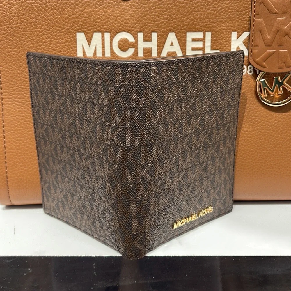 Michael Kors Jet Set Travel Passport Wallet Brown Signature/Golden-Tone Hardware